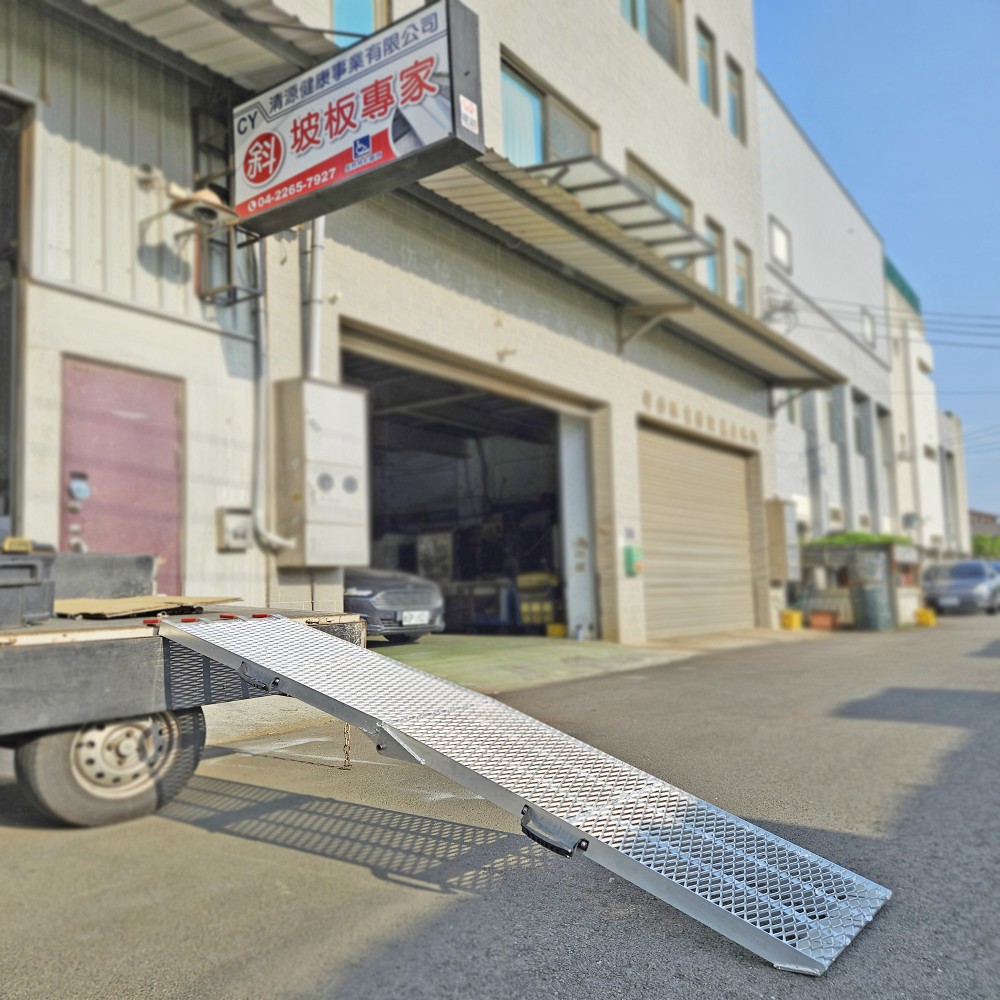 Folding Loading Ramps - SC Series